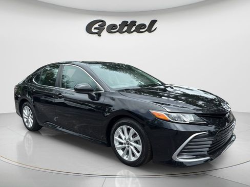 Used 2023 Toyota Camry LE FWD image 3