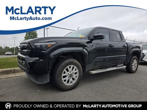 Used 2025 Toyota Tacoma SR5 AWD/4WD image 1