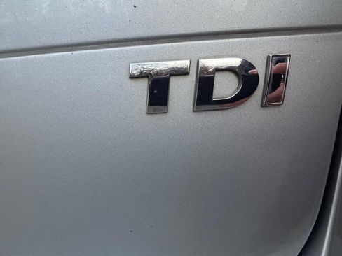 Used 2014 Volkswagen Touareg TDI image 14