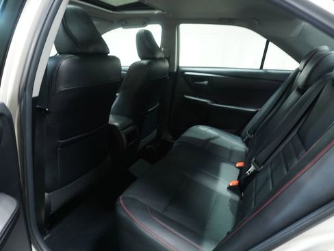 Used 2017 Toyota Camry SE w/ Moonroof Package FWD image 12