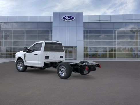 New 2026 Ford F350 XL w/ XL Chrome Package image 4