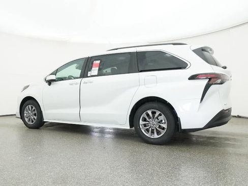 New 2026 Toyota Sienna XLE image 20