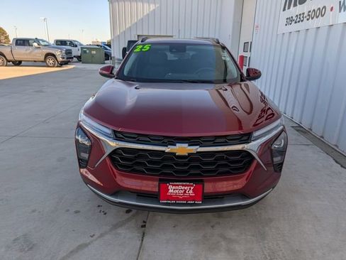 Used 2025 Chevrolet Trax LT w/ LT Convenience Package image 32