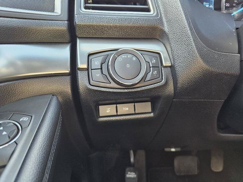 Used 2018 Ford Explorer XLT w/ Equipment Group 202A AWD/4WD image 44