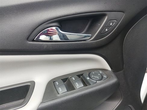 Used 2020 Chevrolet Equinox LT image 29