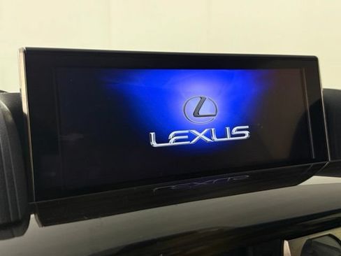 Used 2021 Lexus LX 570 4WD w/ Luxury Package image 18