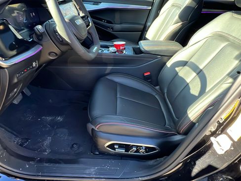 Used 2024 Jeep Wagoneer Launch Edition image 16