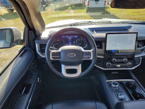 Used 2024 Ford Expedition XLT AWD/4WD image 30