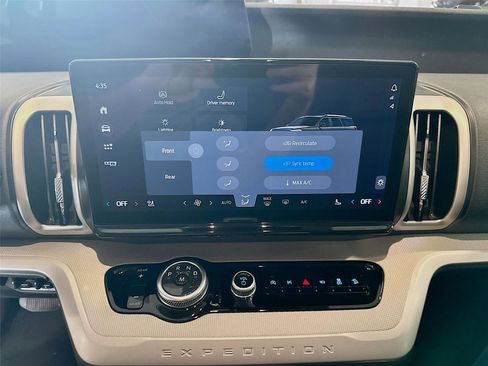 Used 2025 Ford Expedition Active image 15