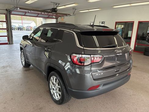 Used 2024 Jeep Compass Latitude AWD/4WD image 12