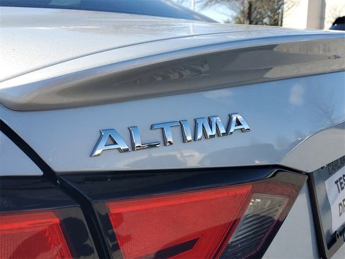 Used 2020 Nissan Altima 2.5 SR w/ Premium Package image 8