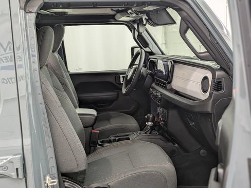 Used 2024 Jeep Wrangler Unlimited AWD/4WD image 17