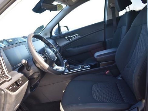 Used 2025 Kia Sportage LX image 19