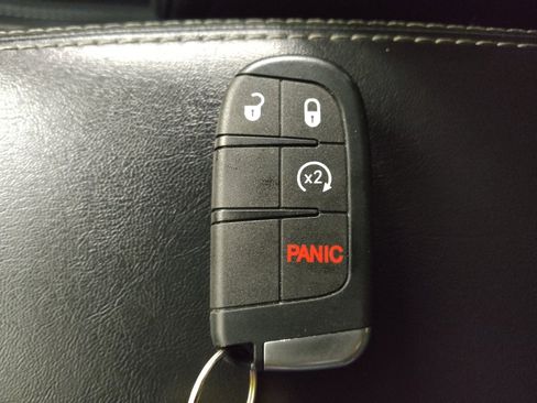 Used 2019 Jeep Cherokee Limited image 32