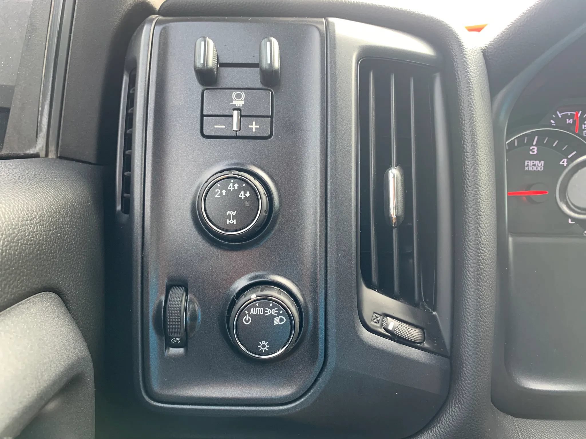 Used 2015 Chevrolet Silverado 3500 W/T w/ WT Convenience Package AWD/4WD image 18