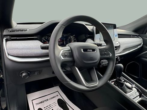 Certified 2025 Jeep Compass Sport image 12