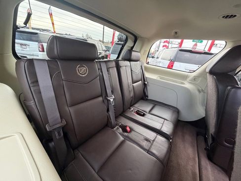 Used 2011 Cadillac Escalade Platinum image 7