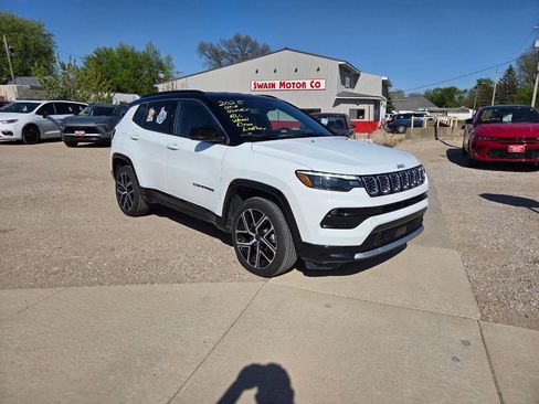 Used 2025 Jeep Compass Limited w/ Elite Group AWD/4WD image 3