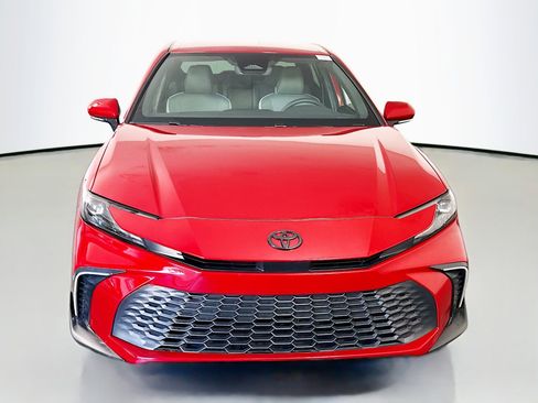 Used 2025 Toyota Camry SE w/ Convenience Package FWD image 2
