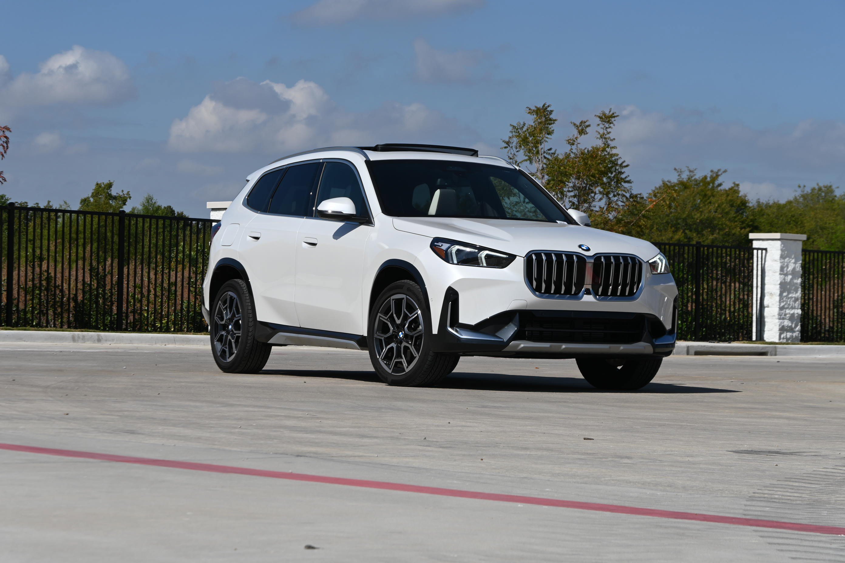Used 2026 BMW X1 xDrive28i AWD/4WD image 2