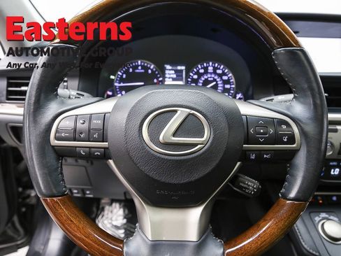 Used 2018 Lexus ES 350 w/ Luxury Package w/Wood Trim image 10