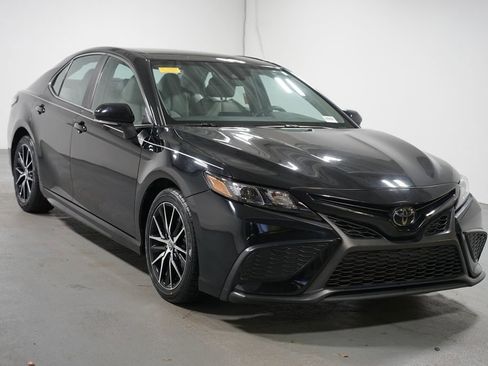 Certified 2023 Toyota Camry SE image 3
