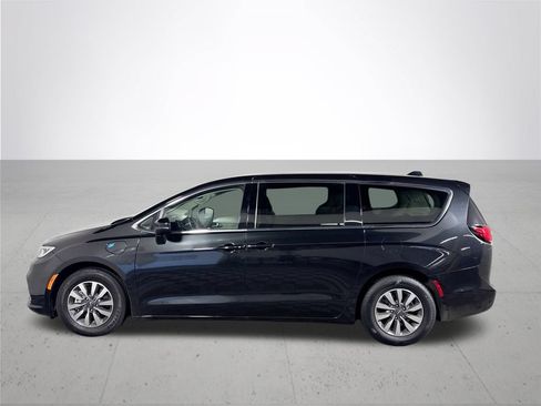 Used 2023 Chrysler Pacifica Touring-L FWD image 9