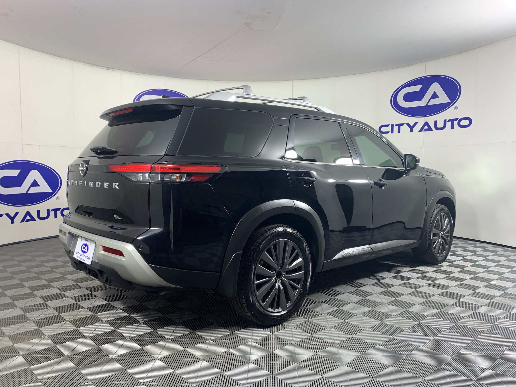 Used 2022 Nissan Pathfinder SL w/ SL Premium Package FWD image 3