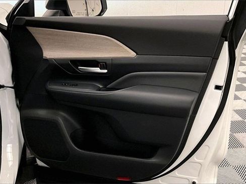 Used 2025 Toyota Grand Highlander AWD Hybrid image 19