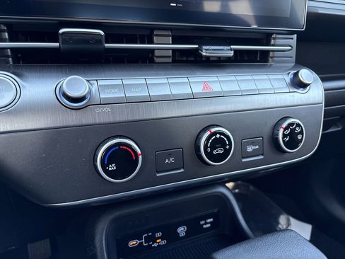 Certified 2024 Hyundai Kona SE image 19