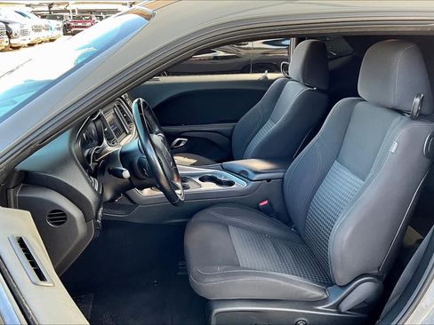 Used 2019 Dodge Challenger SXT RWD image 7