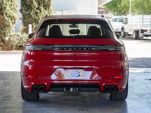 Used 2025 Porsche Cayenne GTS AWD/4WD image 4