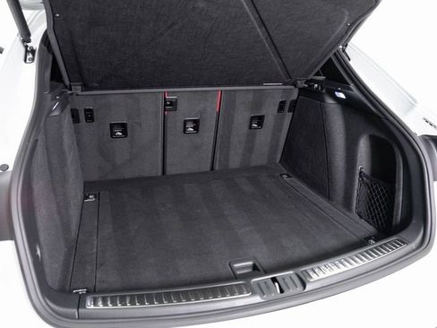 Used 2025 Porsche Macan image 28