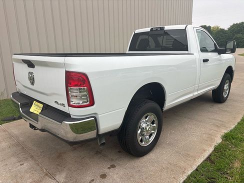 Used 2024 RAM 2500 Tradesman w/ Chrome Appearance Group AWD/4WD image 9