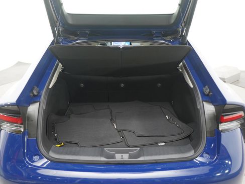 Used 2024 Toyota Prius LE image 15