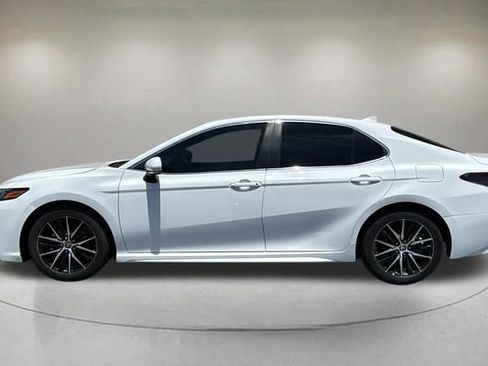 Used 2023 Toyota Camry SE FWD image 5