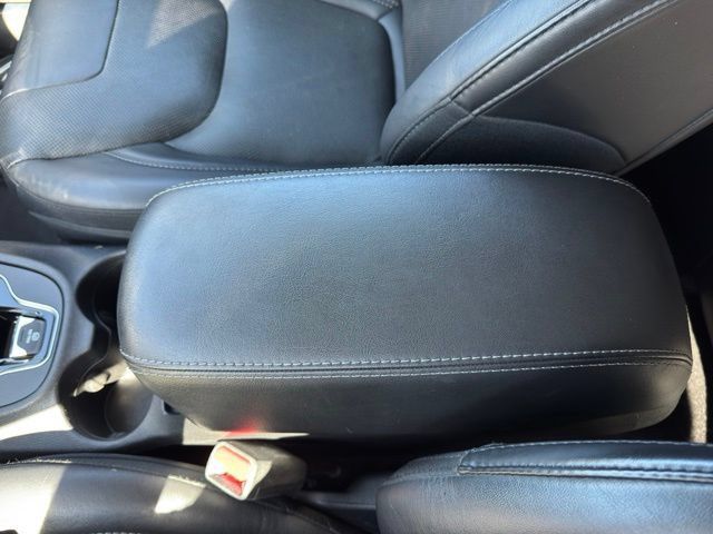 Used 2019 Jeep Cherokee Limited AWD/4WD image 21