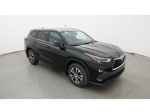 New 2026 Toyota Highlander XLE image 13