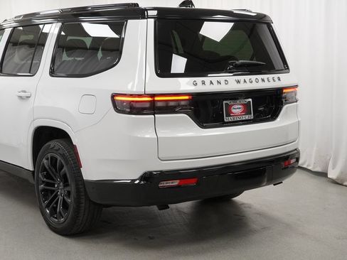 Used 2024 Jeep Grand Wagoneer Series III w/ Quick Order Packagew 28T AWD/4WD image 24
