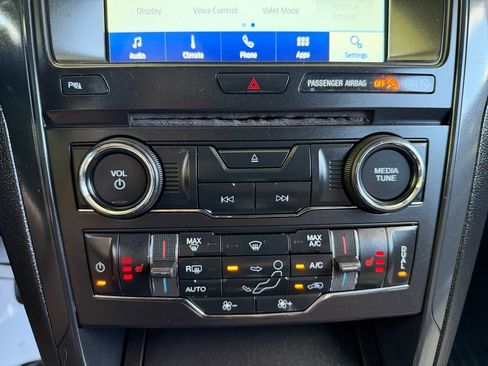 Used 2017 Ford Explorer XLT w/ Equipment Group 202A image 10