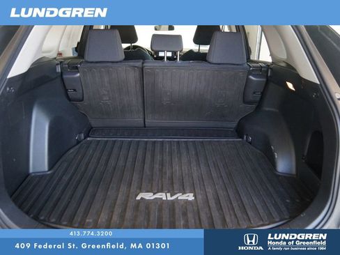 Used 2019 Toyota RAV4 LE w/ All Weather Liner Package AWD/4WD image 28