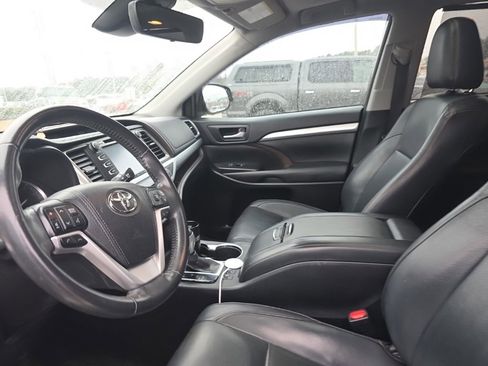 Used 2018 Toyota Highlander XLE image 5