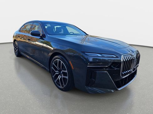 New 2026 BMW 740i image 3