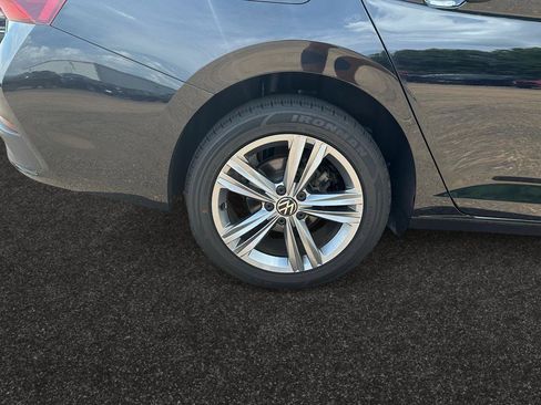 Used 2024 Volkswagen Jetta SE image 3