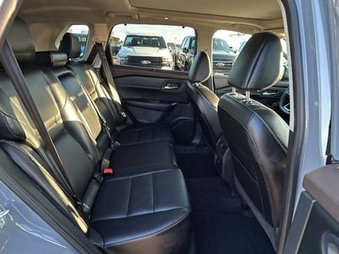 Used 2023 Nissan Rogue SL w/ SL Premium Package image 13