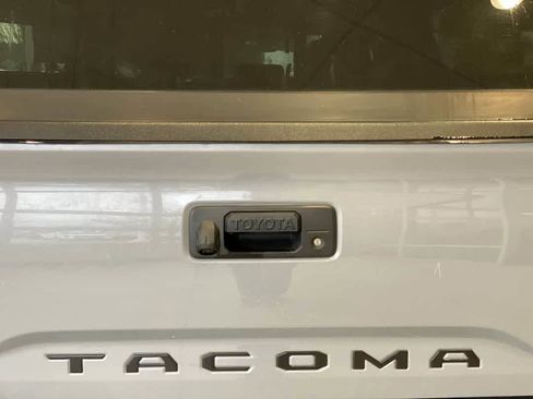 Used 2020 Toyota Tacoma TRD Off-Road image 11