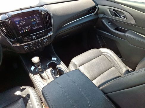 Used 2023 Chevrolet Traverse LT image 12