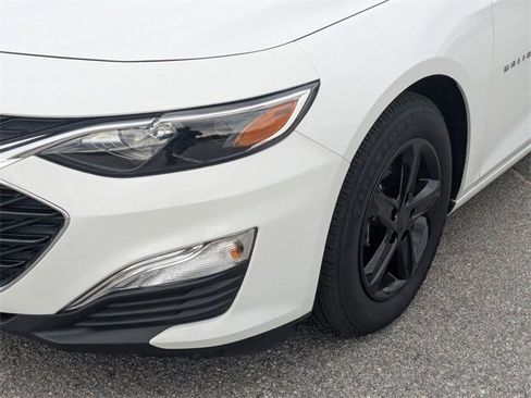 Used 2024 Chevrolet Malibu LS w/ Driver Confidence Package image 9