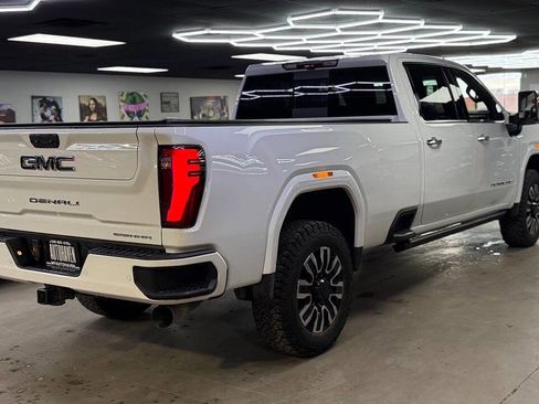 Used 2024 GMC Sierra 2500 Denali Ultimate AWD/4WD image 4