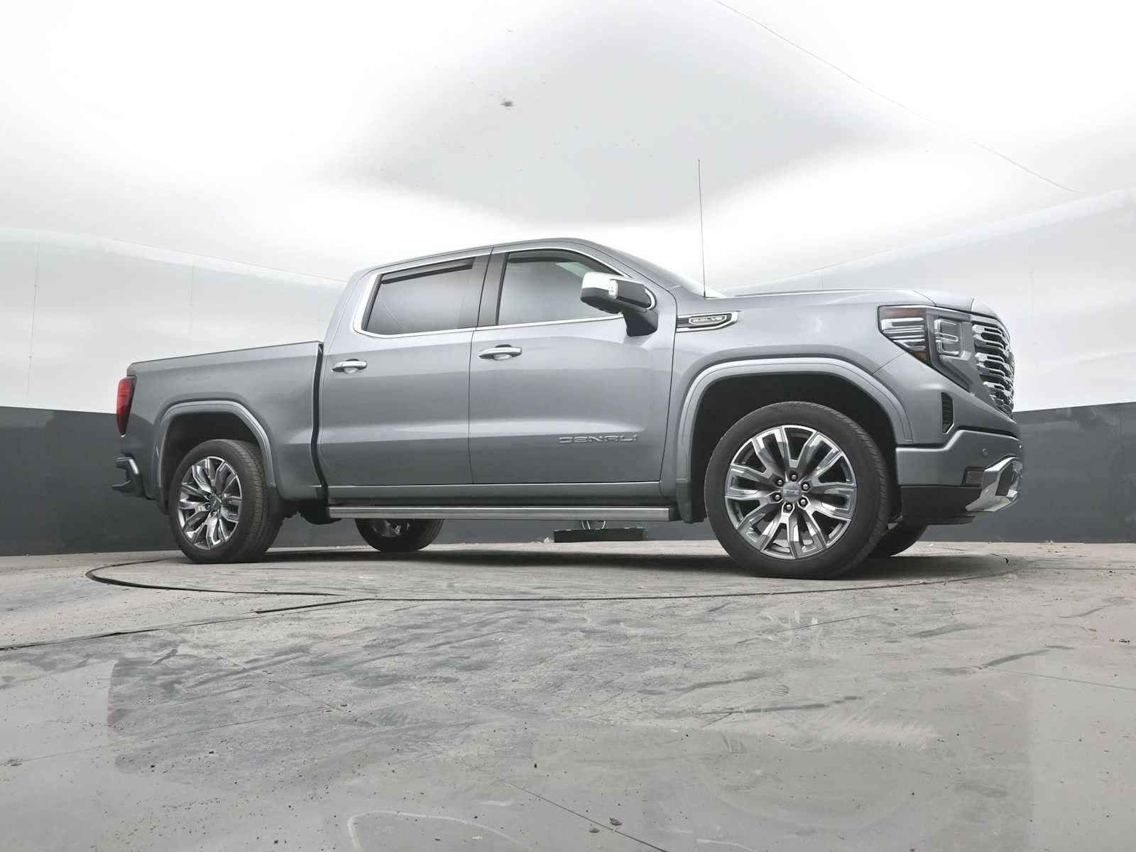 Used 2025 GMC Sierra 1500 Denali w/ Denali Reserve Package AWD/4WD image 46